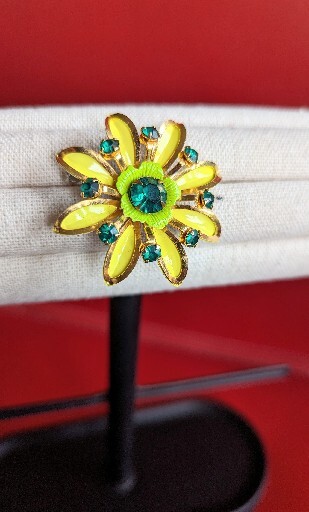 Vtg Chartreuse Lime Green Yellow Enamel Rhinestone Flower Brooch Pin Gold Tone