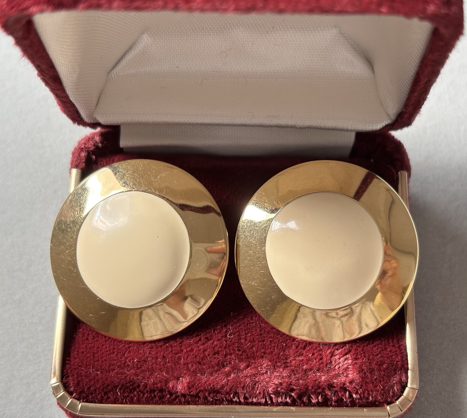 Vintage gold-tone and ivory resin round stud earrings 30mm in diameter beautiful