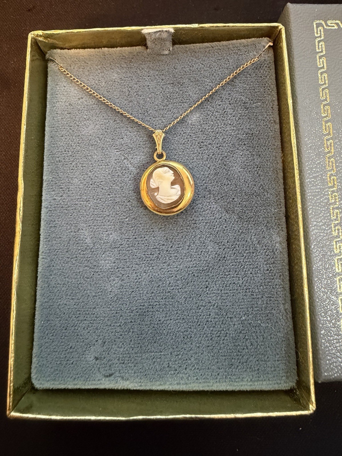 VINTAGE 12K GF CARVED SHELL CAMEO 3/4 PENDANT & 18” CHAIN