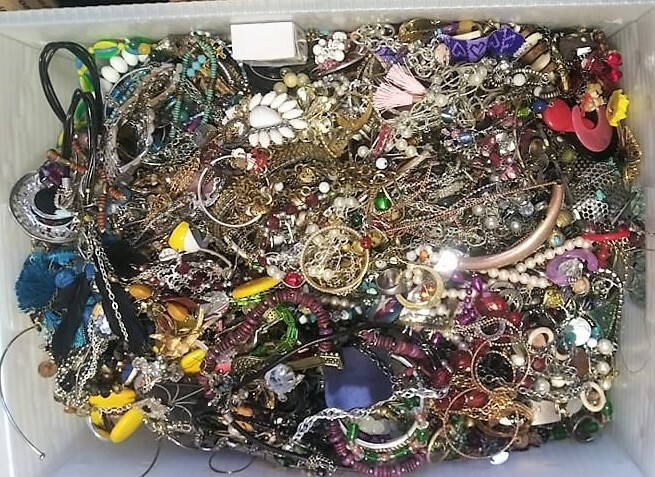 Vintage – Mod Jewelry Pieces Craft Lot Jewelry Making Parts Tangles Some Good In