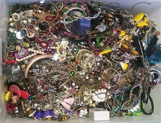 Vintage – Mod Jewelry Pieces Craft Lot Jewelry Making Parts Tangles Some Good In