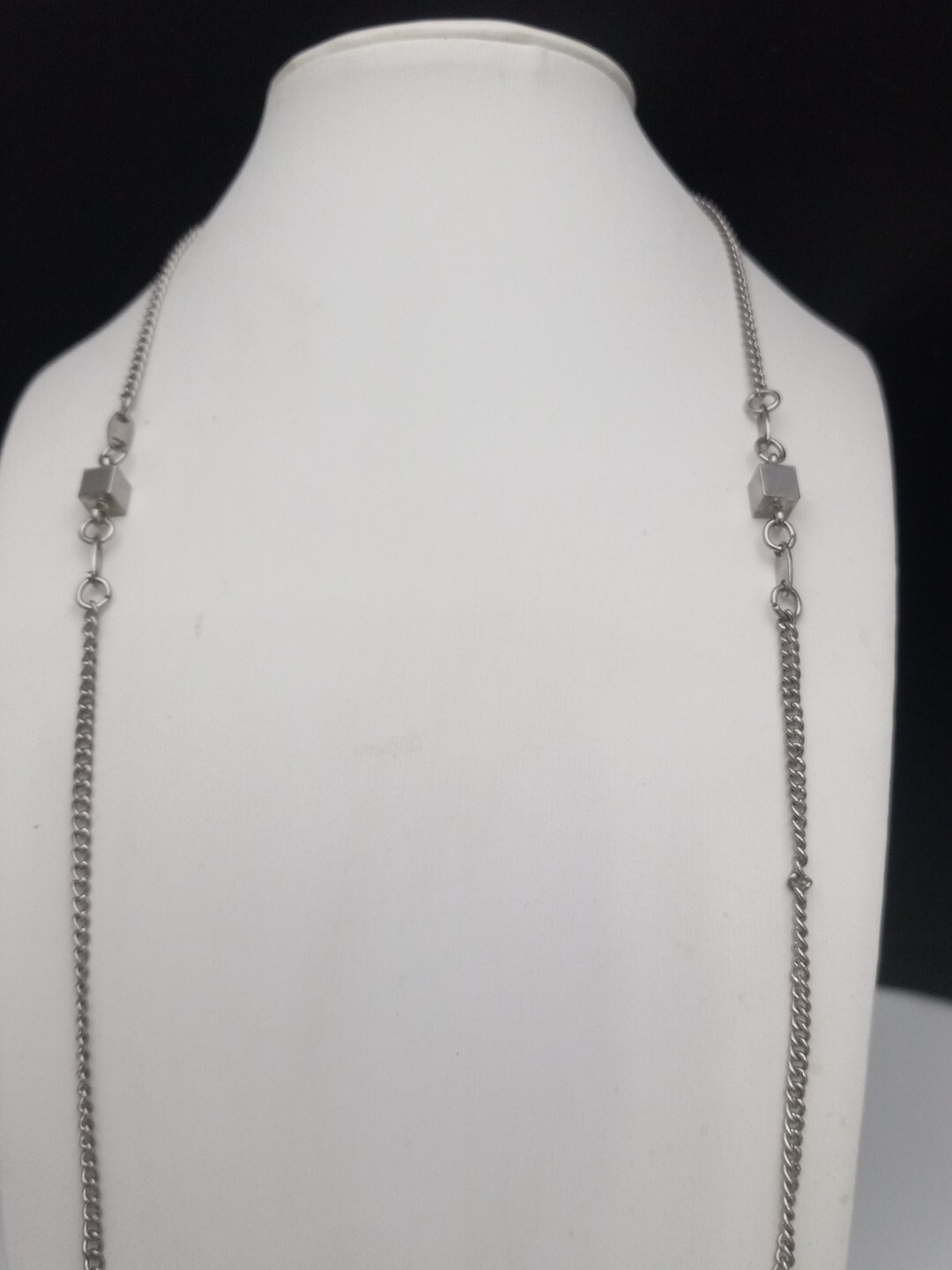Celebrity New York 23.5 Inch Silver Tone Cube Stations Vintage Chain Necklace