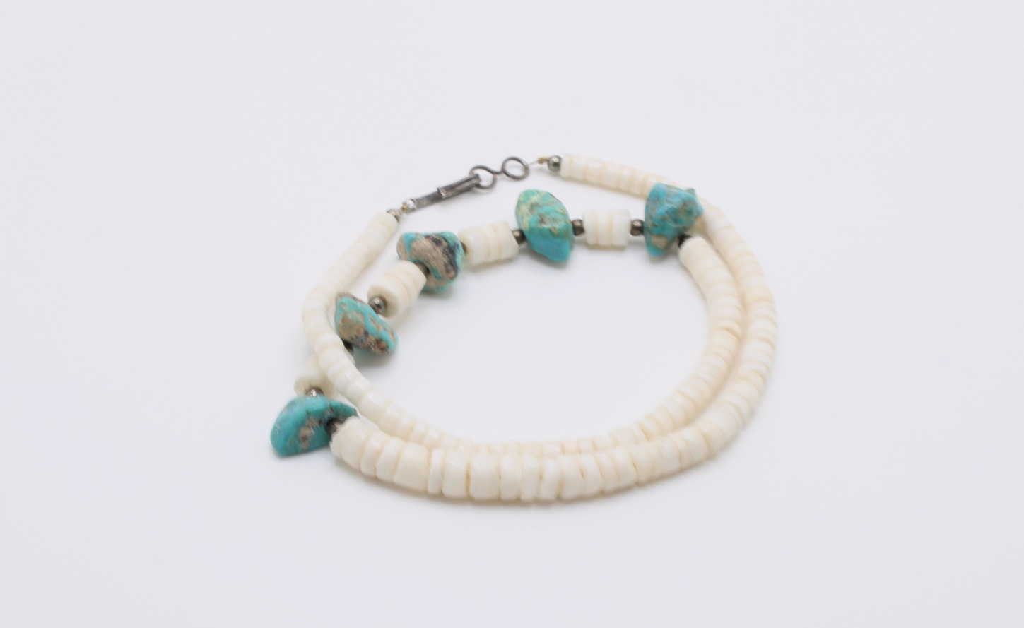 Vintage Native American Turquoise Stone & White Shell Heishi Necklace 17.5 In