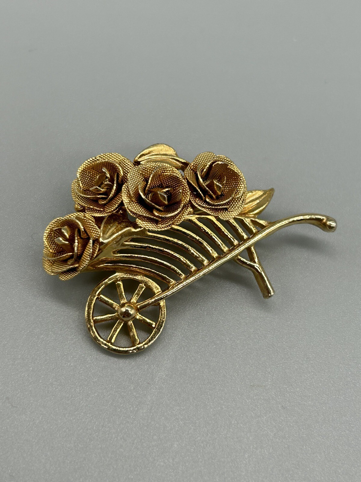 Brooks Textured Flowers Rose Bouquet Wheelbarrow Gold Tone Brooch Pin