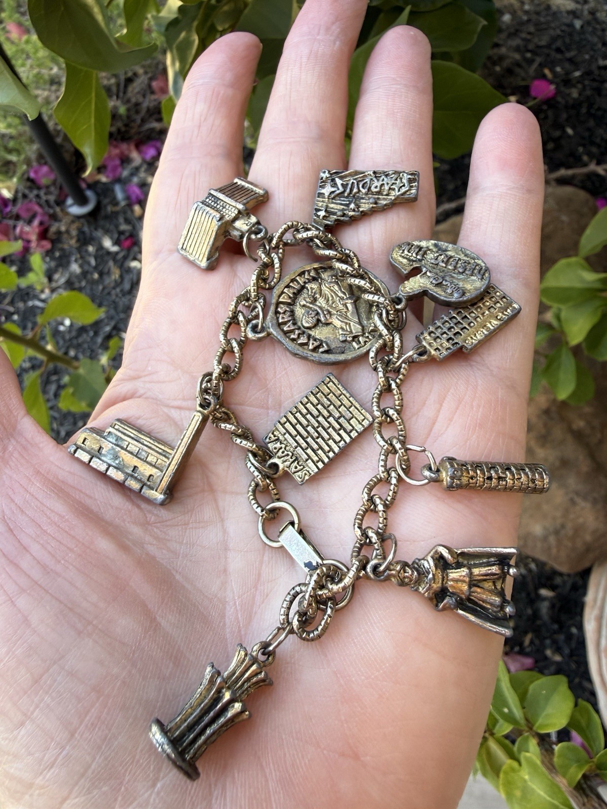 Vintage Las Vegas Casino Hotel Charm Bracelet with 9 Charms Silver Tone 7″ L