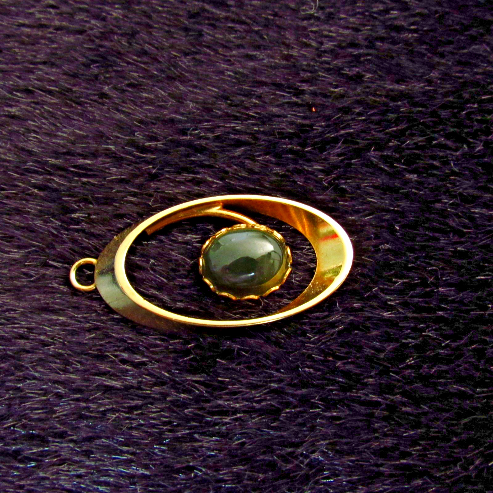 Vintage gold-toned Canadian BC Nephrite Jade Cabochon Oval Swirl Pendant