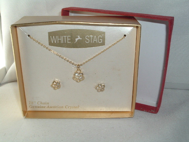 VINTAGE WHITE STAG AUSTRIAN CRYSTAL FLOWER NECKLACE & PIERCED EARRINGS SET