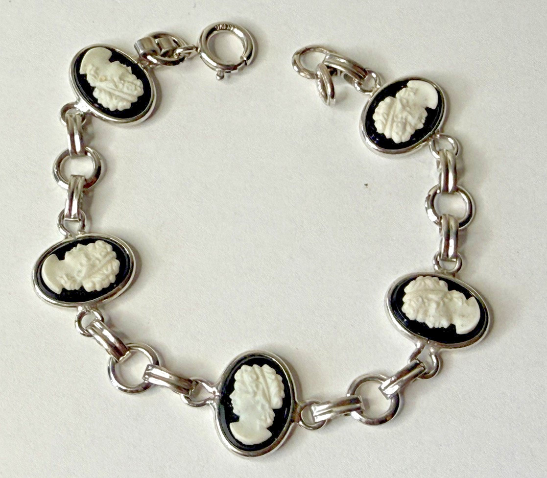 Vintage Silver Tone Cameo Link Bracelet Black White Portrait Cameos READ