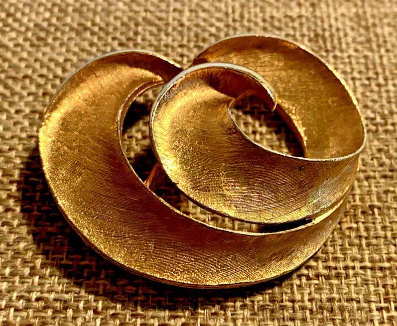 Vintage Brooch Pin Lot of 4 Gold Tone Swirl, Ribbon, Faux Pearl, Oval Teardrop