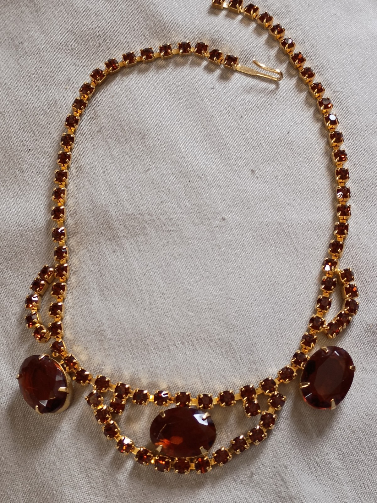 Vintage 14″ Root Beer Color Rhinestone Choker Necklace.