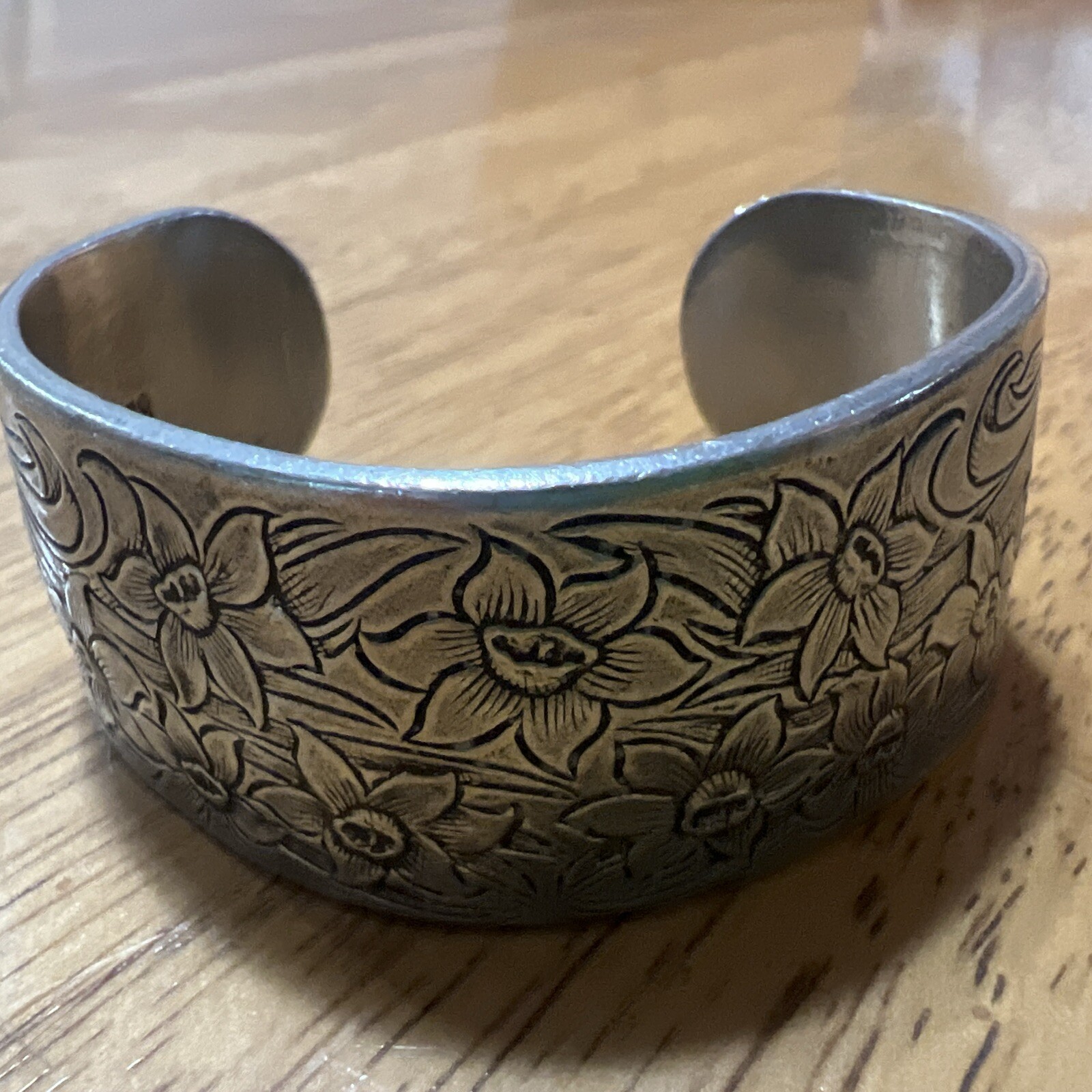 SALISBURY PEWTER Bracelet CUFF, December Narcissus Flower of the Month 1 Inch