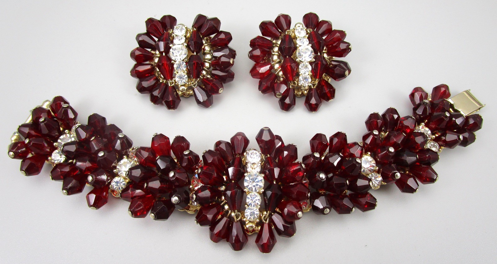 STUNNING 1960S RUBY BRIOLETTE CRYSTAL RHINESTONE CHA CHA BRACELET & EARRINGS SET