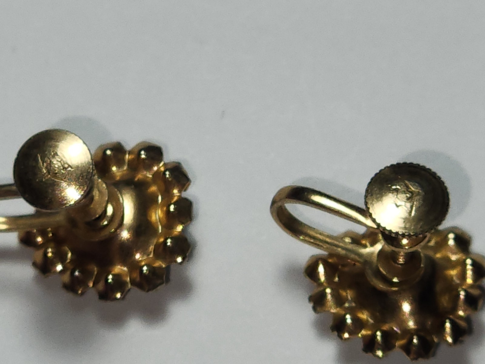 1950s Guilloche Rhinestone Screwback Heart Vtg Earrings Gold Tone Women Jewelry