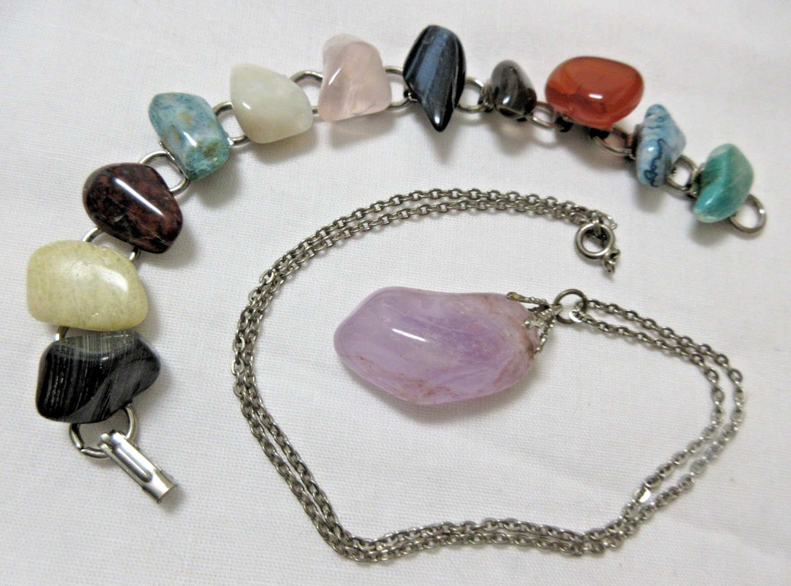 Vintage Silver Tone Polished Stone Pendant Necklace and Bracelet