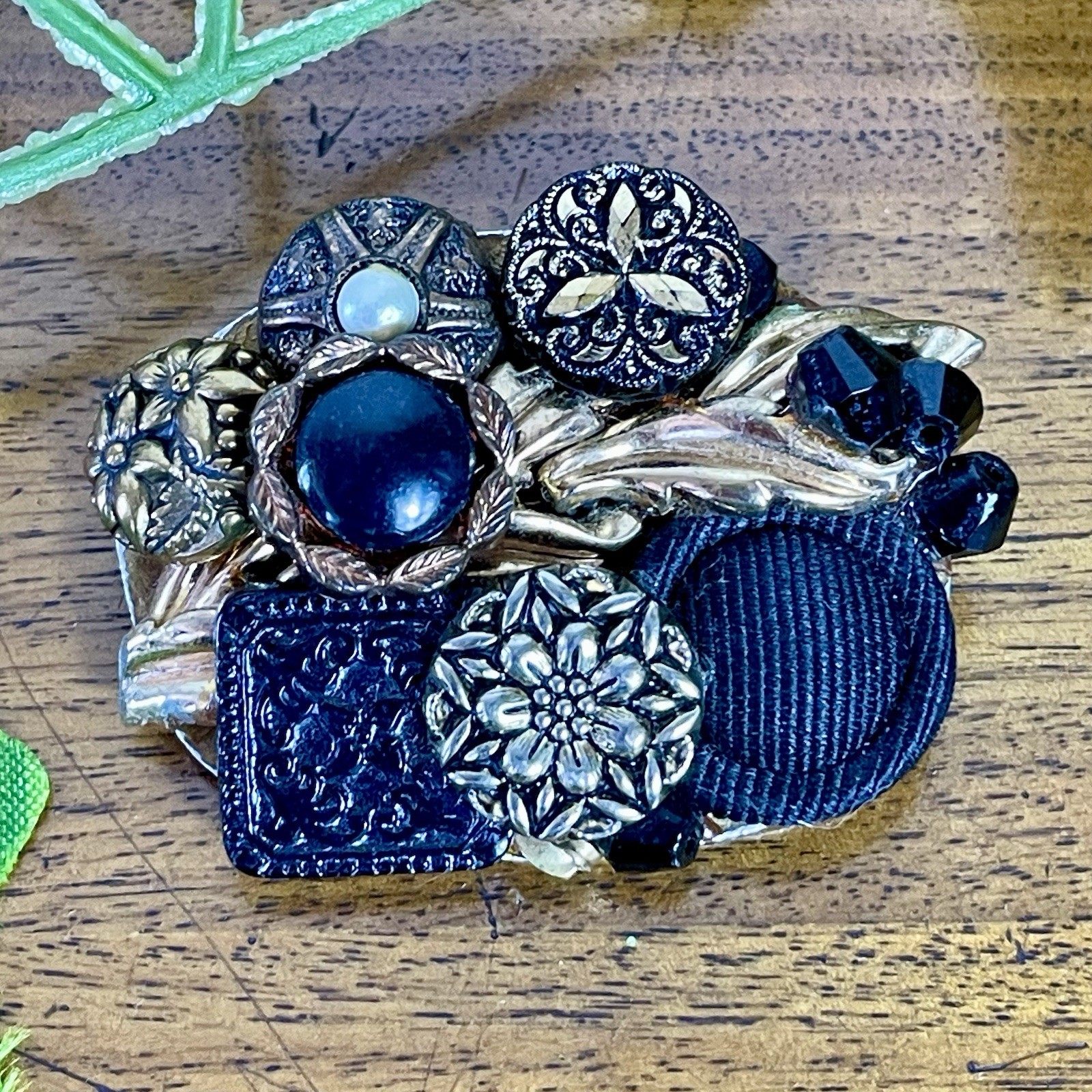 VTG Gold Tone & Button Brooch Victorian Steampunk Goth Style Pin 80s 90s Jewelry