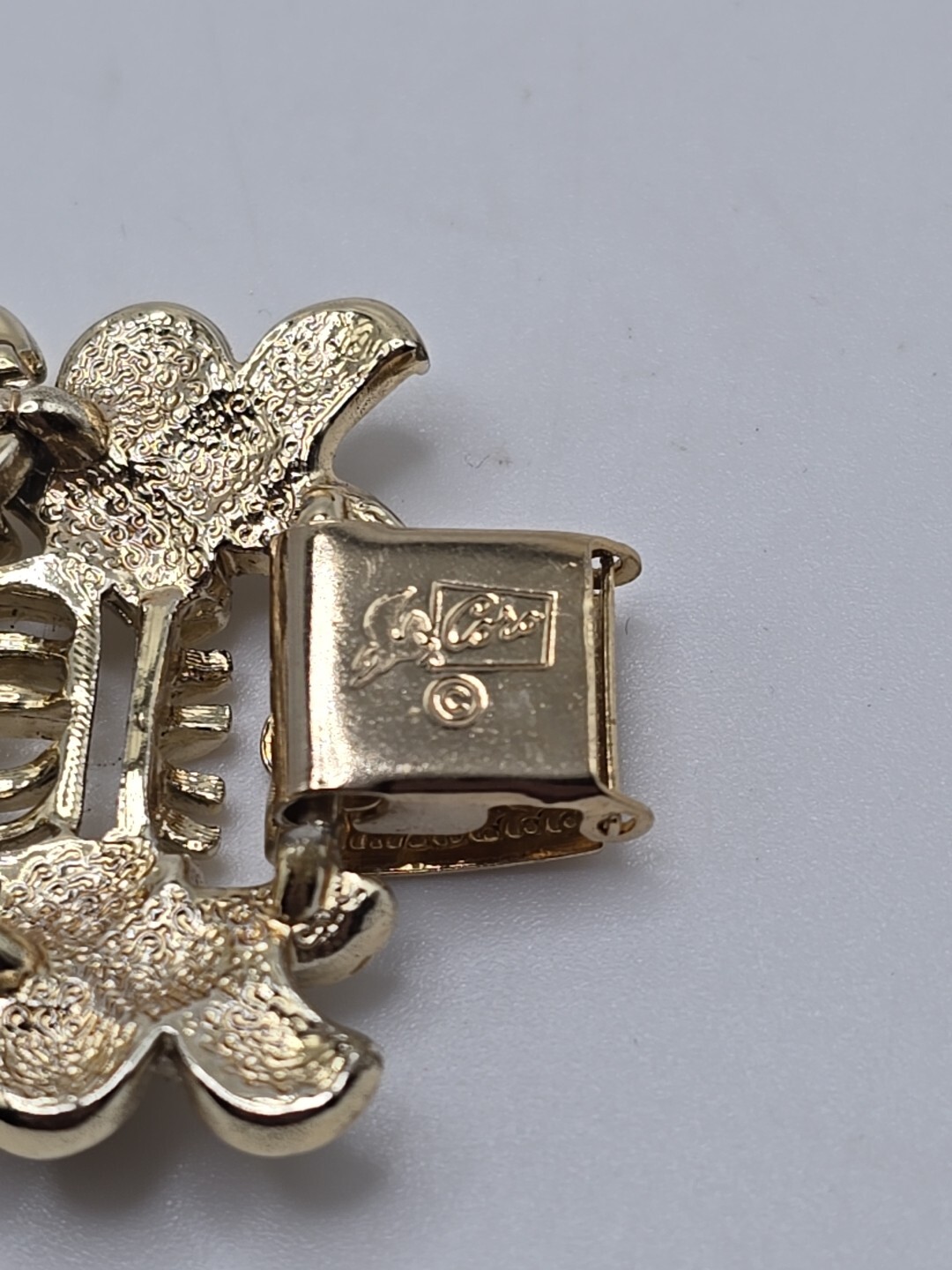 Vintage Coro Pegasus Gold Tone Wide Chunky Link Bracelet Foldover Clasp