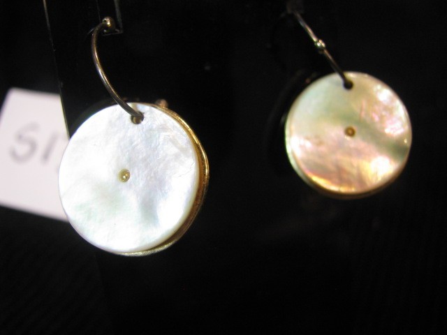 LOT S13 – 7 pc NATURAL LONG SEA SHELL JEWELRY with ARTISAN FLARE Flower puka