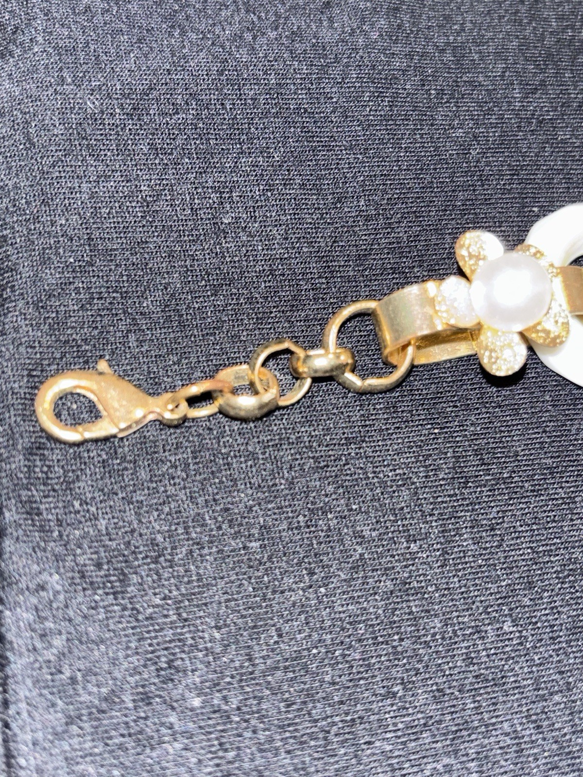 1990’s Vintage White Golden Flowers Bracelet Lobster Claw Faux Pearl Jewelry
