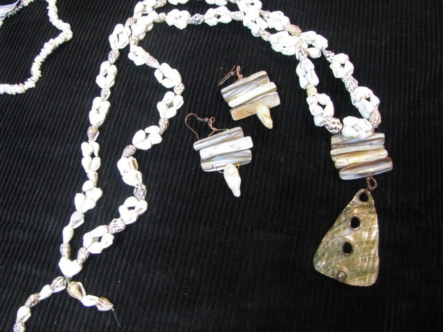 LOT S13 – 7 pc NATURAL LONG SEA SHELL JEWELRY with ARTISAN FLARE Flower puka