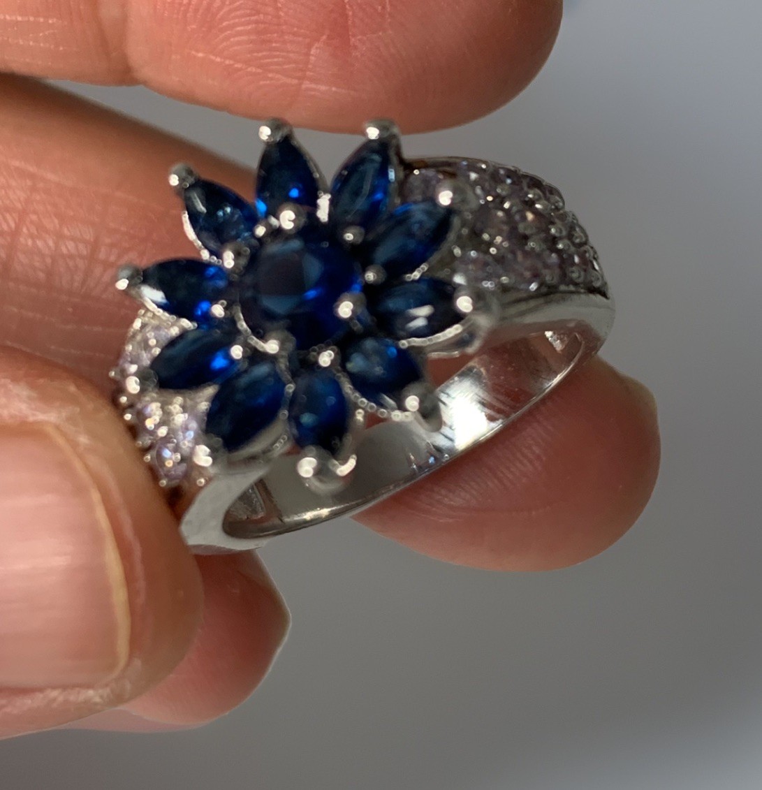 RARE Vintage Royal blue crystal silver flower brooch and ring set ring size 8