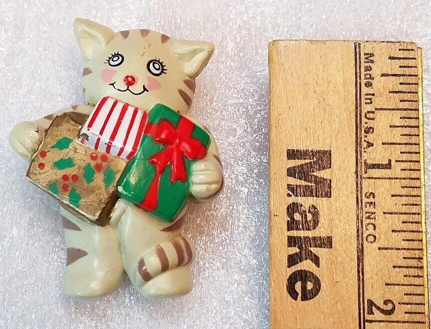 Christmas Pin Brooch 1979 Cat Holding Gifts 7003 S. Lehman Fun World Vintage