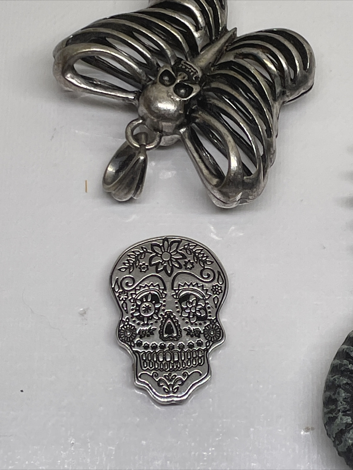Lot of Metal Decorative Jewelry Assorted Items Seahorse Butterfly Photo H. 6 Pcs