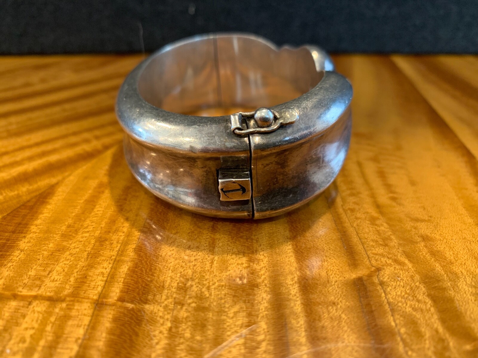 BEAUTIFUL CHUNKY STERLING SILVER SLIDE HINDGE LOCK BANGLE BRACELET W/ CLASP 69G.