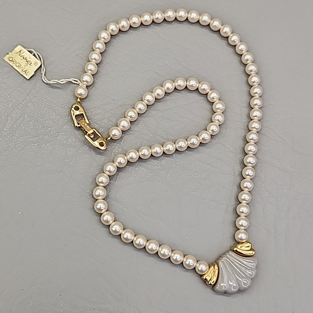 Vintage Napier Beaded Necklace White Faux Pearl Acrylic Shell Pendant 18″ NOS