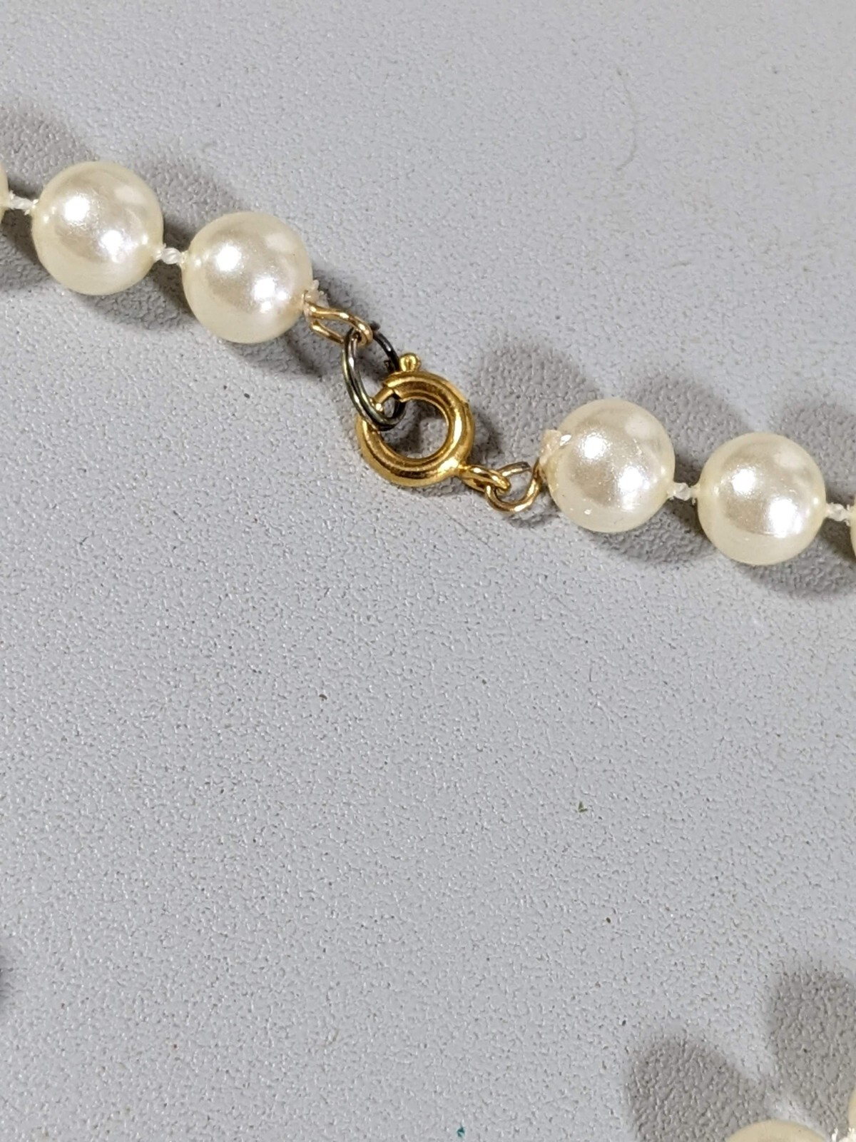 Vintage Ivory Color Faux Pearl Acrylic 8mm Beaded Necklace 17.5 in