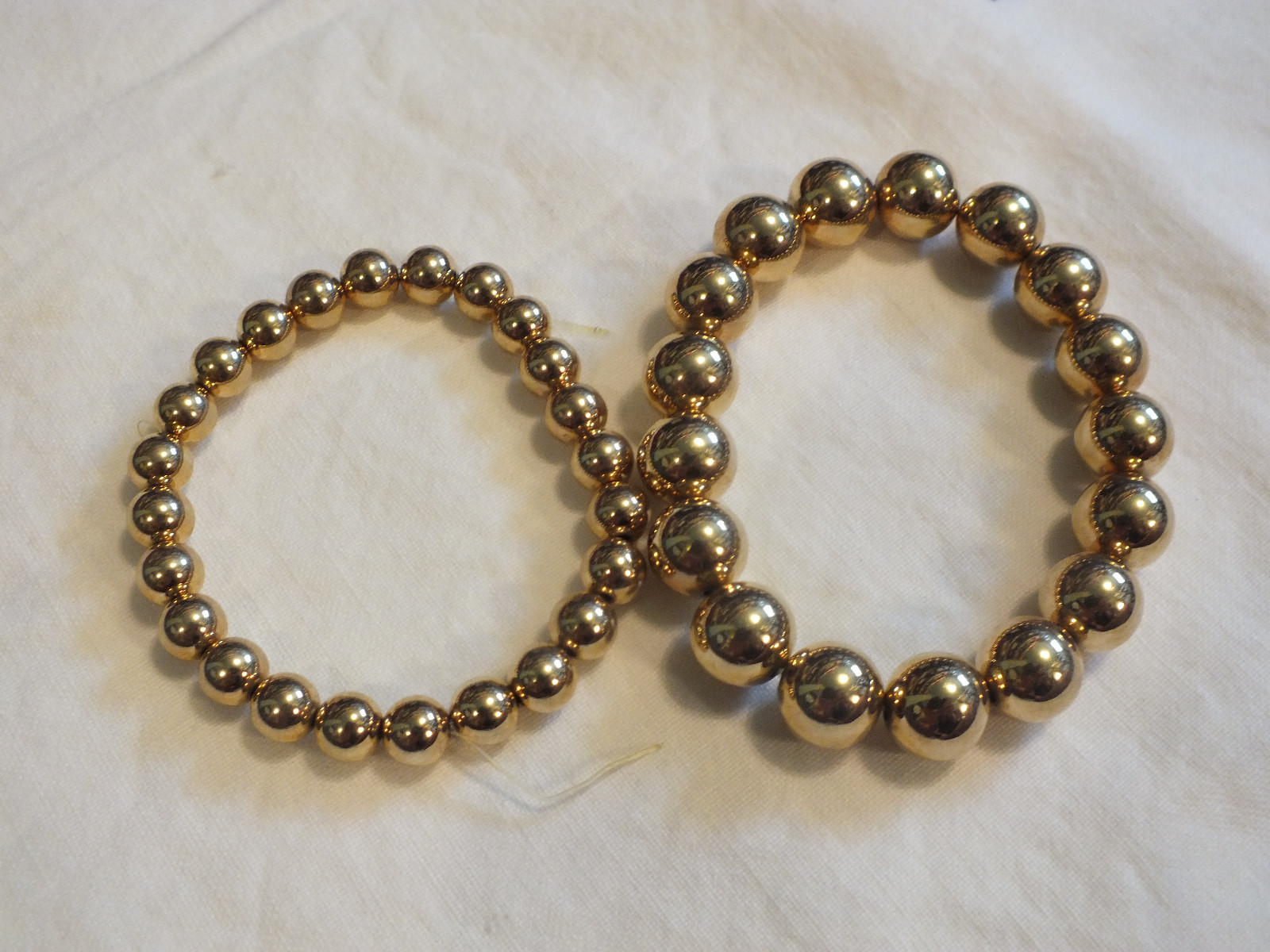 Beautiful Stretch Bracelet Set 2 Gold Tone 2 Size Beads 3/8 & 1/2″ Wide 2 1/4″ A