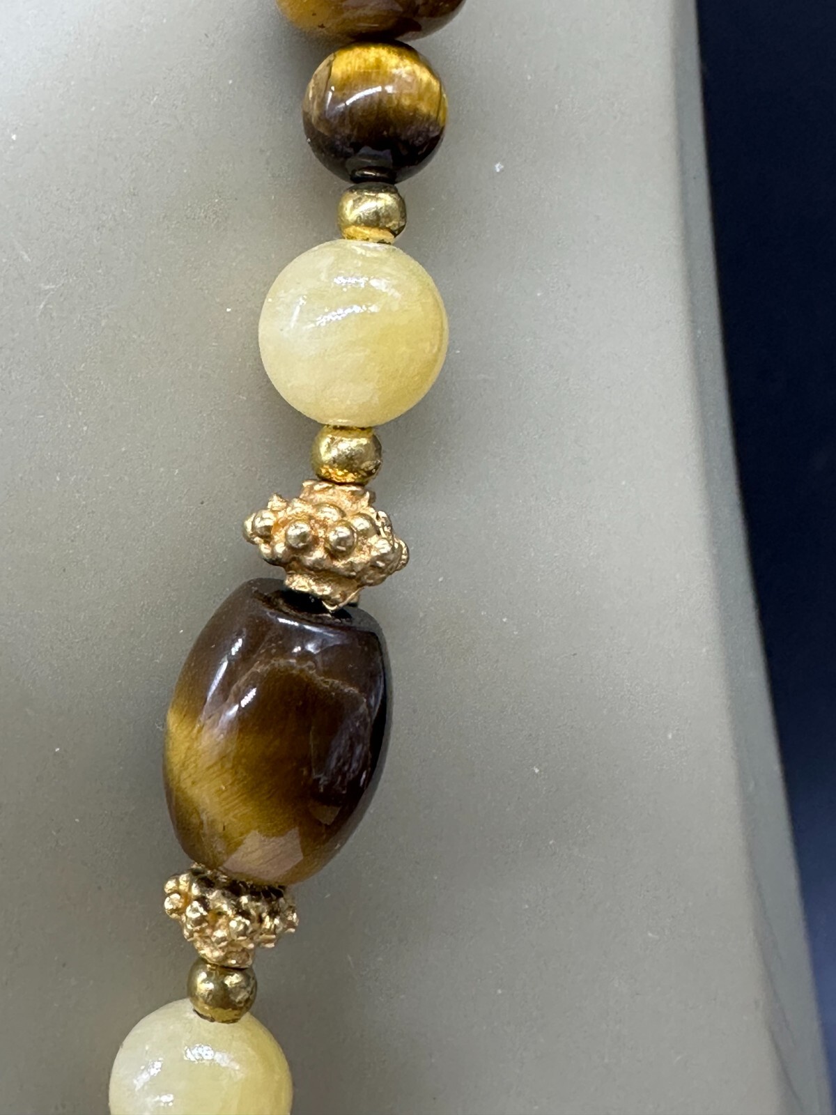 ESTATE TIGER’S EYE STONE YELLOW CARVED JADE BEAD PENDANT NECKLACE 22″ LONG