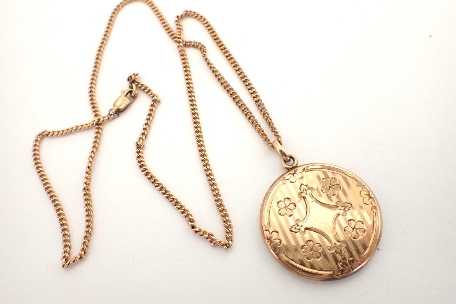 Vintage Antique Yellow Gold Filled Round Locket Pendant On Chain Necklace Etched