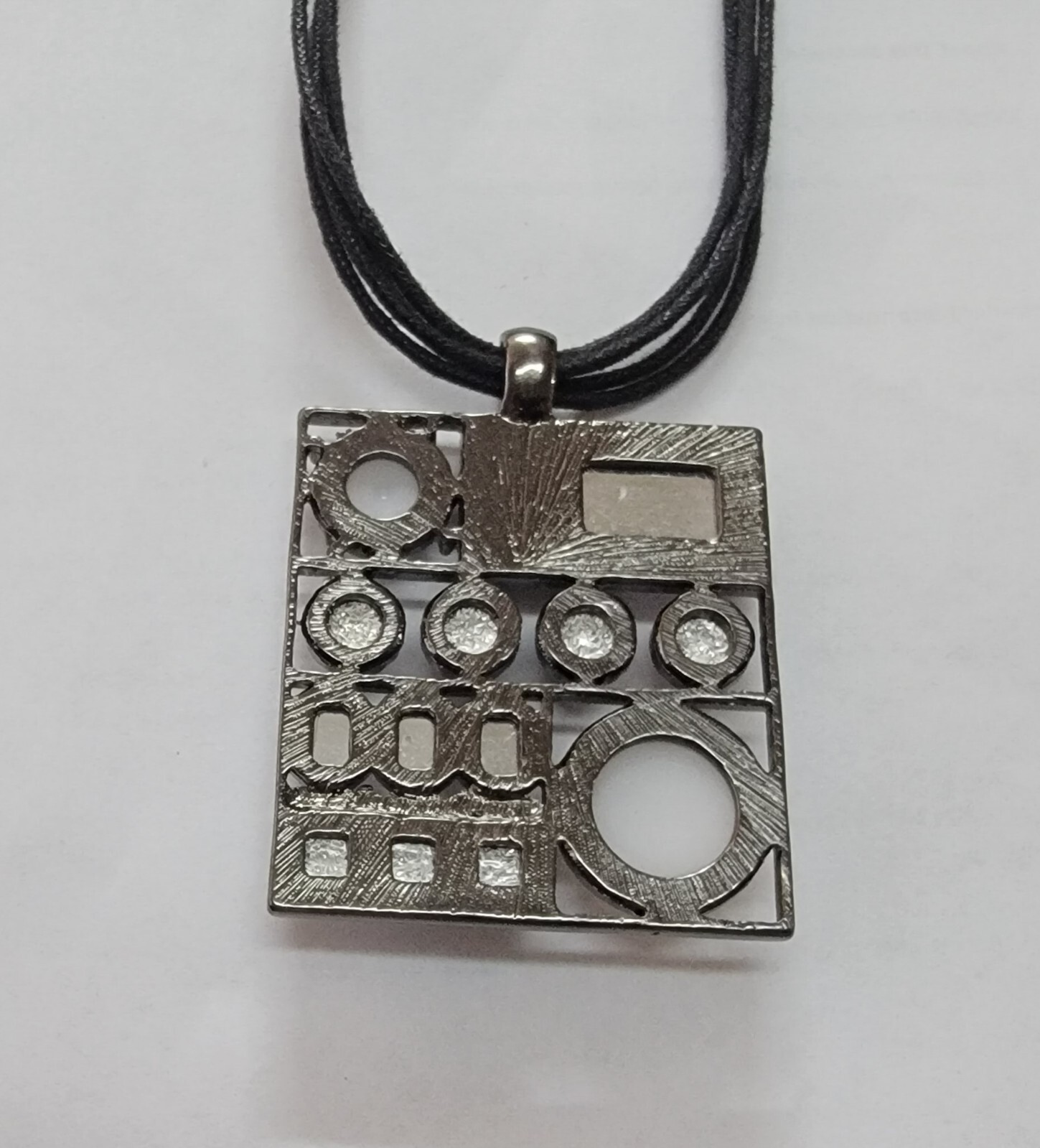 Corded Pearl and Faceted Stone Pendant Necklace 16″ with 3″ Extender Gun Metal