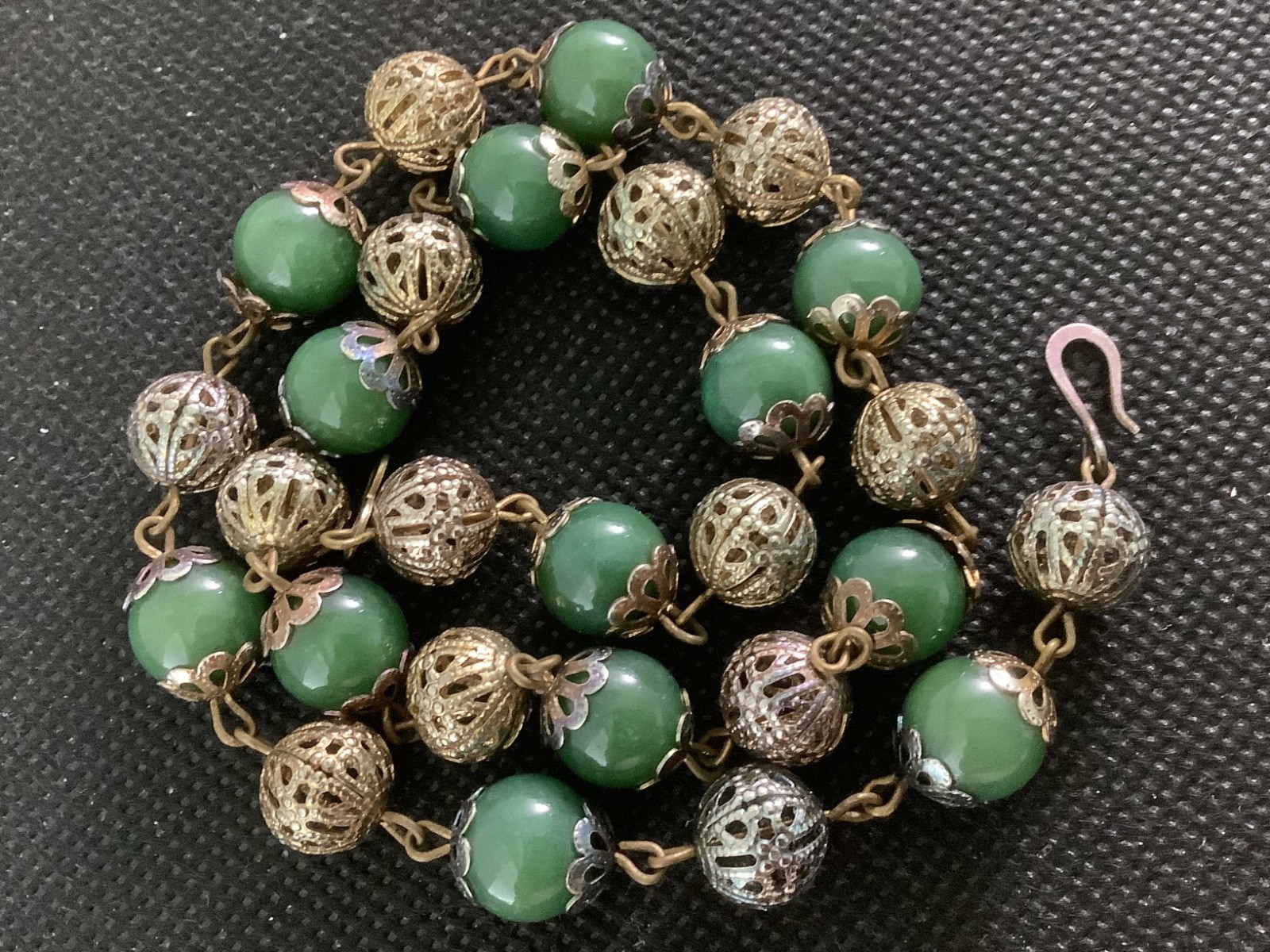 Vintage Art Deco vivid green Jade station beaded necklace 18″