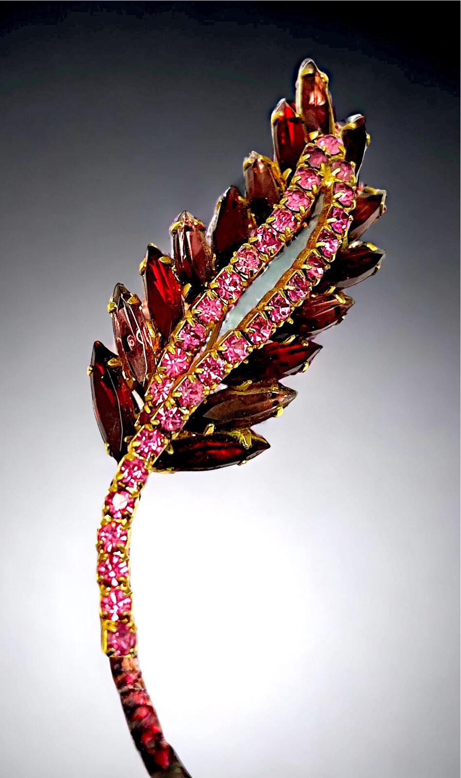 LOVELY GOLD-TONE FINISH FUCHSIA PINK & RED RHINESTONE FLORAL BROOCH
