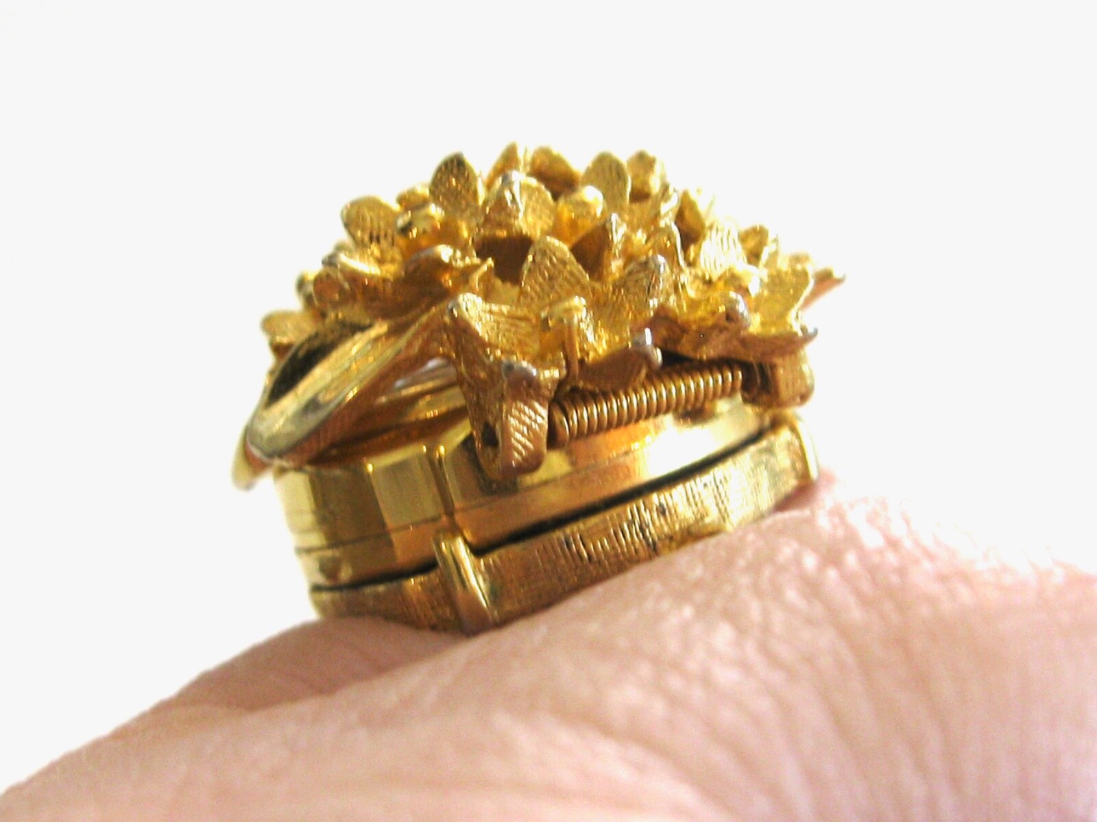 VINTAGE SAMBA MANUAL WIND WATCH RING W HINGED SPRING FORGET ME NOT FLORAL COVER