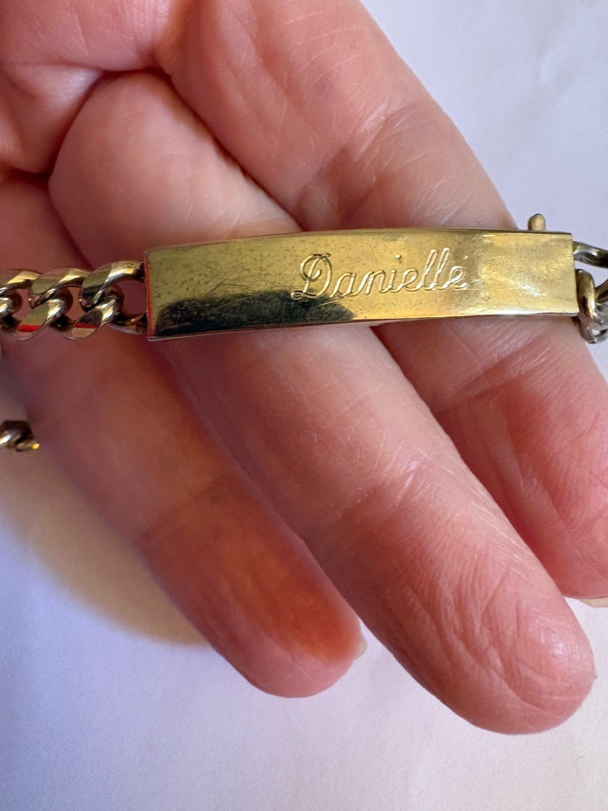 NICE VINTAGE GOLD PLATED SPEIDEL ID BRACELET W/ THE NAME DANIELLE