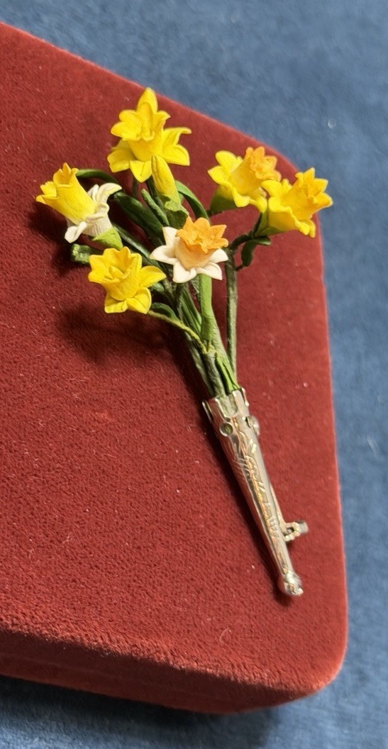 Vintage Daffodil Flower Brooch Pin Bouquet Stems Yellow Silver Tone Fabric Metal