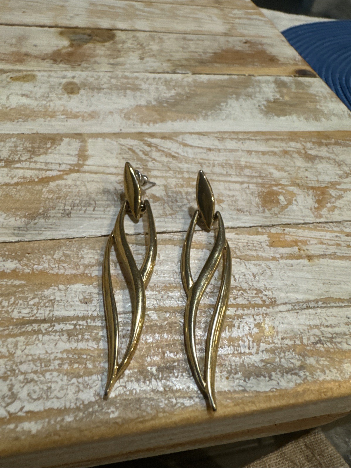 Vintage Gold Tone Spiral Post Dangle Drop Earrings