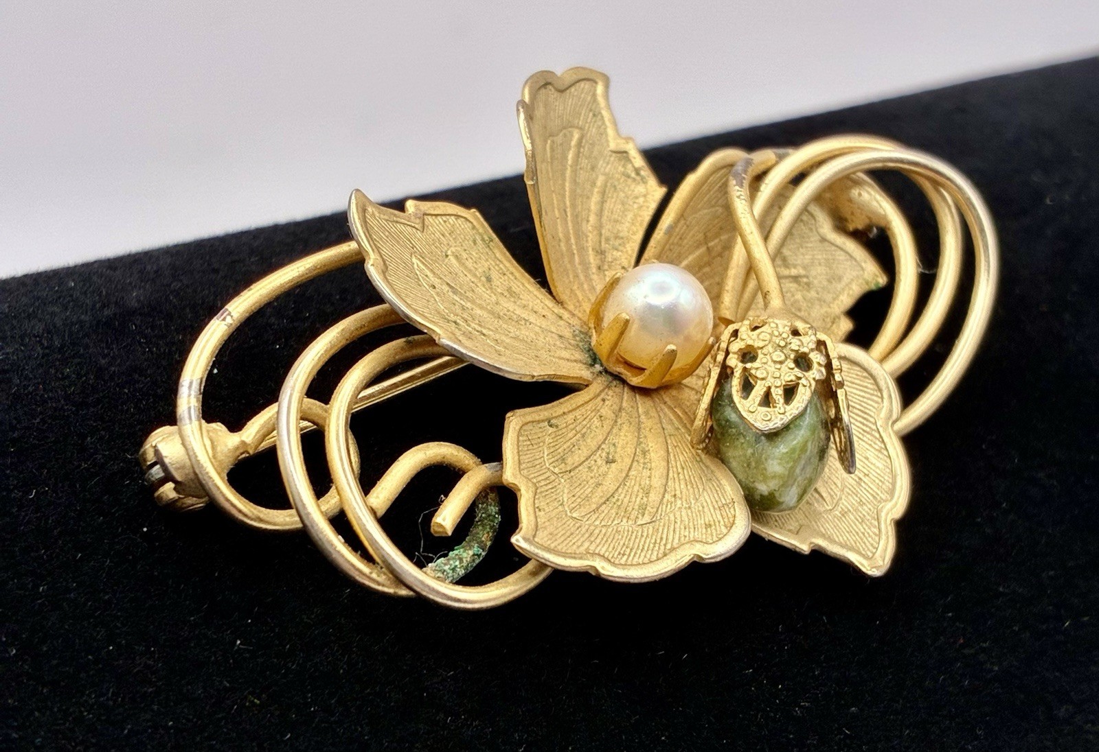 Vtg 1950s Gold Tone Orchid Floral Brooch Faux Pearl Coro Style Costume Unmarked