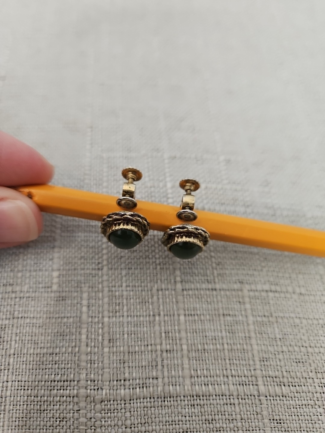 Vintage Dark Green And Gold Tone Scewback Earrings Dainty