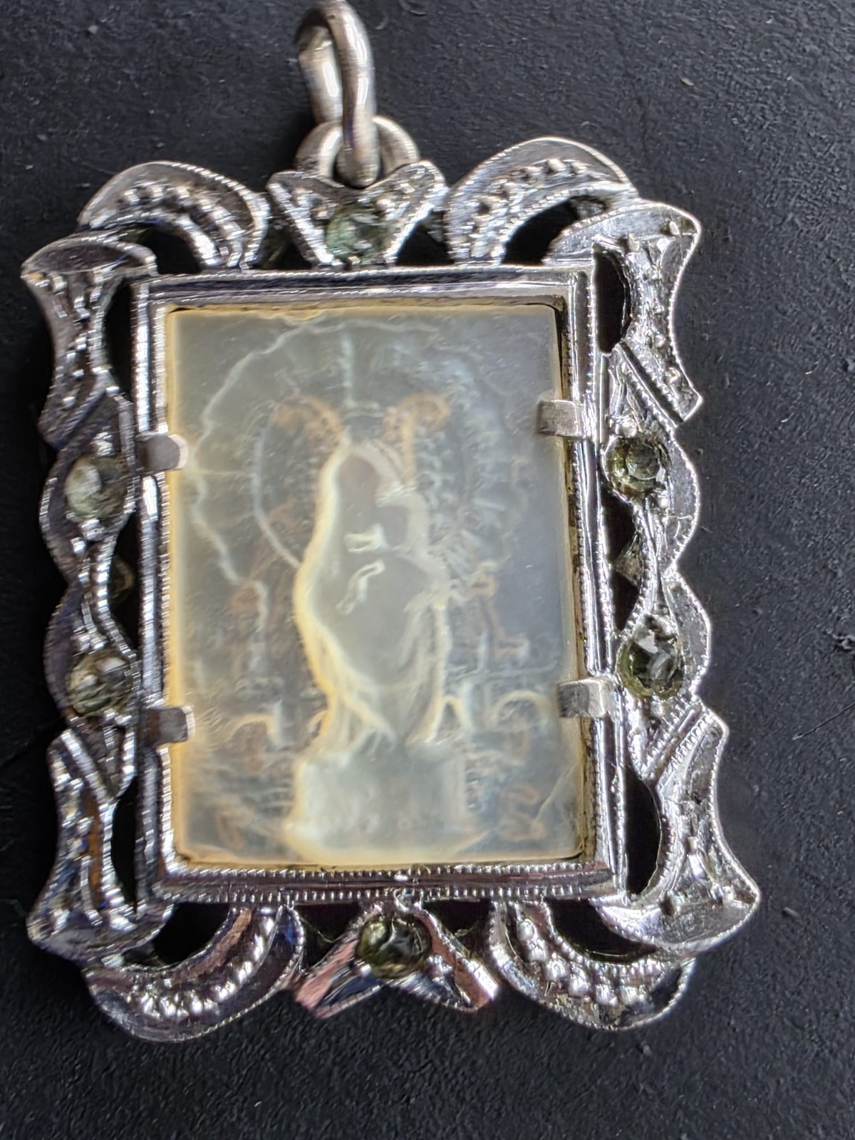 Religious Pendant Medal – Hand-Carved Virgin Mary in Mother-of-Pearl & Silver