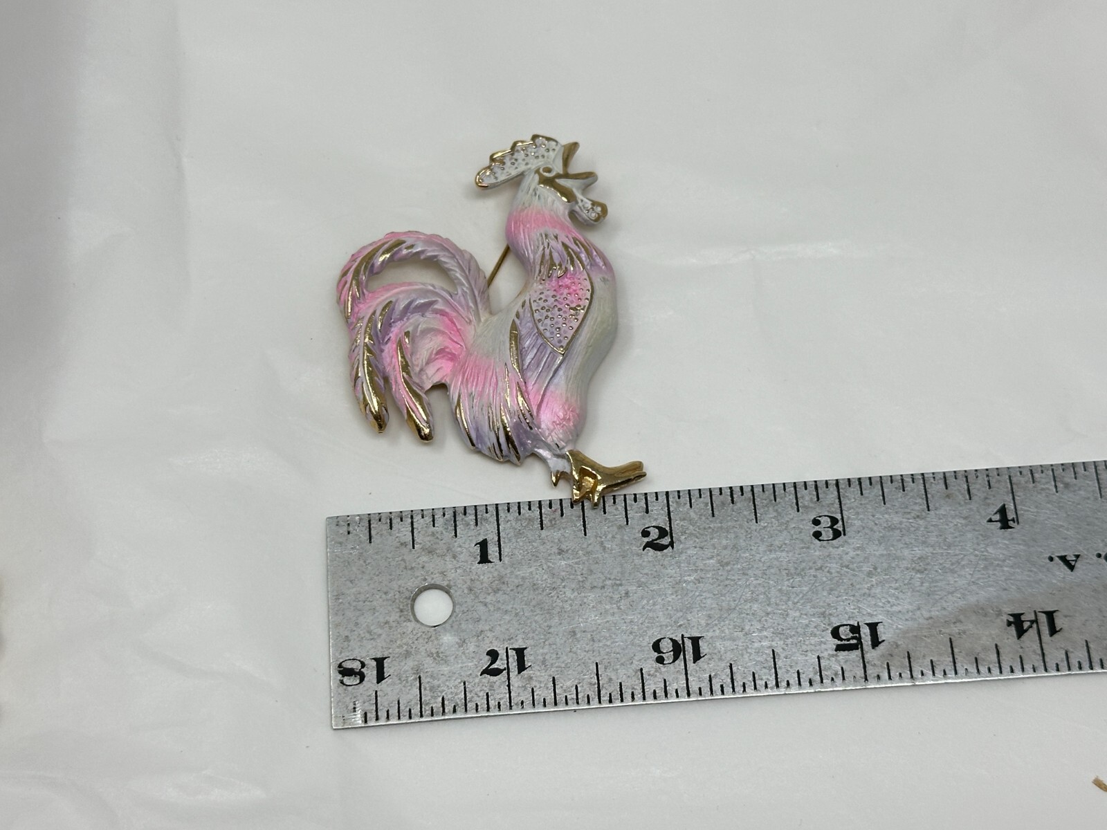 Vintage PASTELLI Goldtone Pink White Purple 2-3/8″ Rooster Chicken Brooch Pin