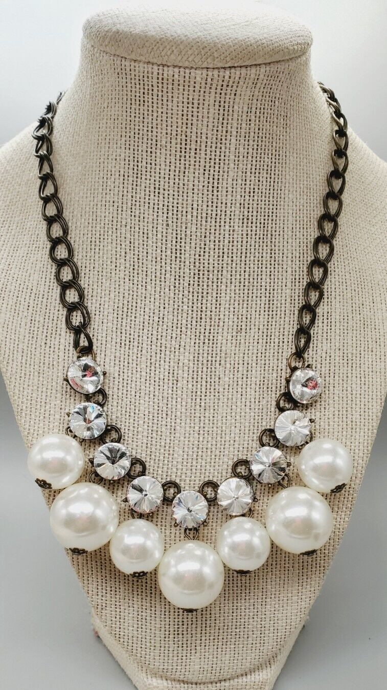 Plunder Faux Pearl and Glass Beaded Anique gold colored metal necklace 18″ bl03