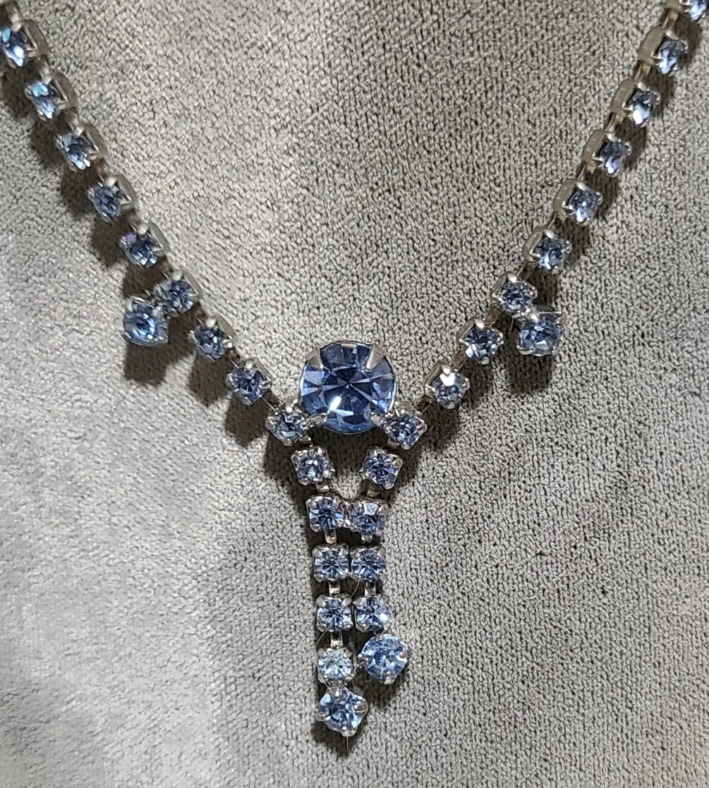 Blue Aurora Borealis Rhinestone Silvertone 14″ Necklace And Clip On Earrings