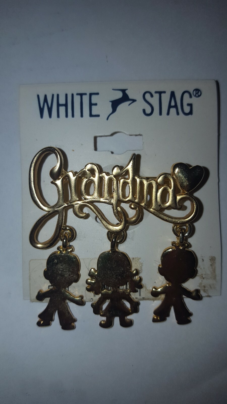 NW WHITE STAG GRANDMA’S CHILDREN FIGURE BROACH GOLDTONE GRANDMA GIFT Box inclu