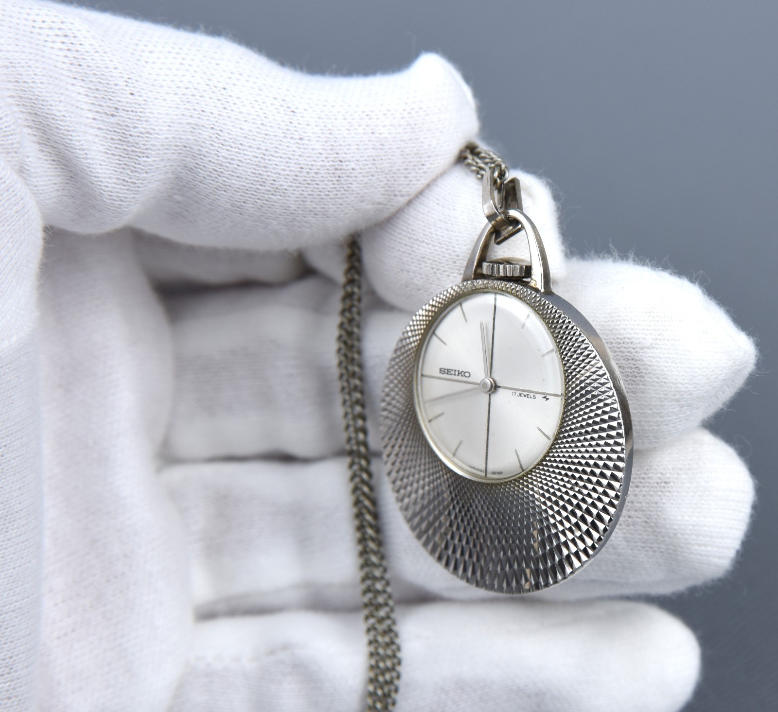 Vintage Seiko 17 Jewels Pendant Watch Manual-Wind Silver Tone Japan 1973 ’70s