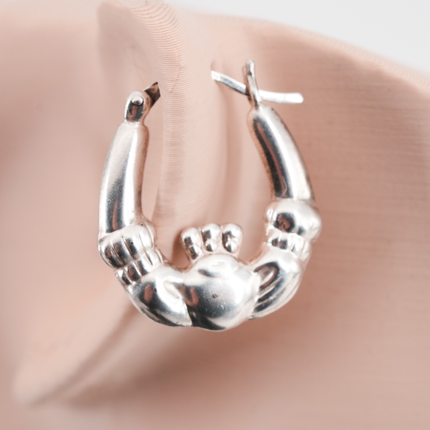 3.3g Solvar Dublin Sterling Silver Claddagh Hoop Earrings Ireland Vintage 0.85in