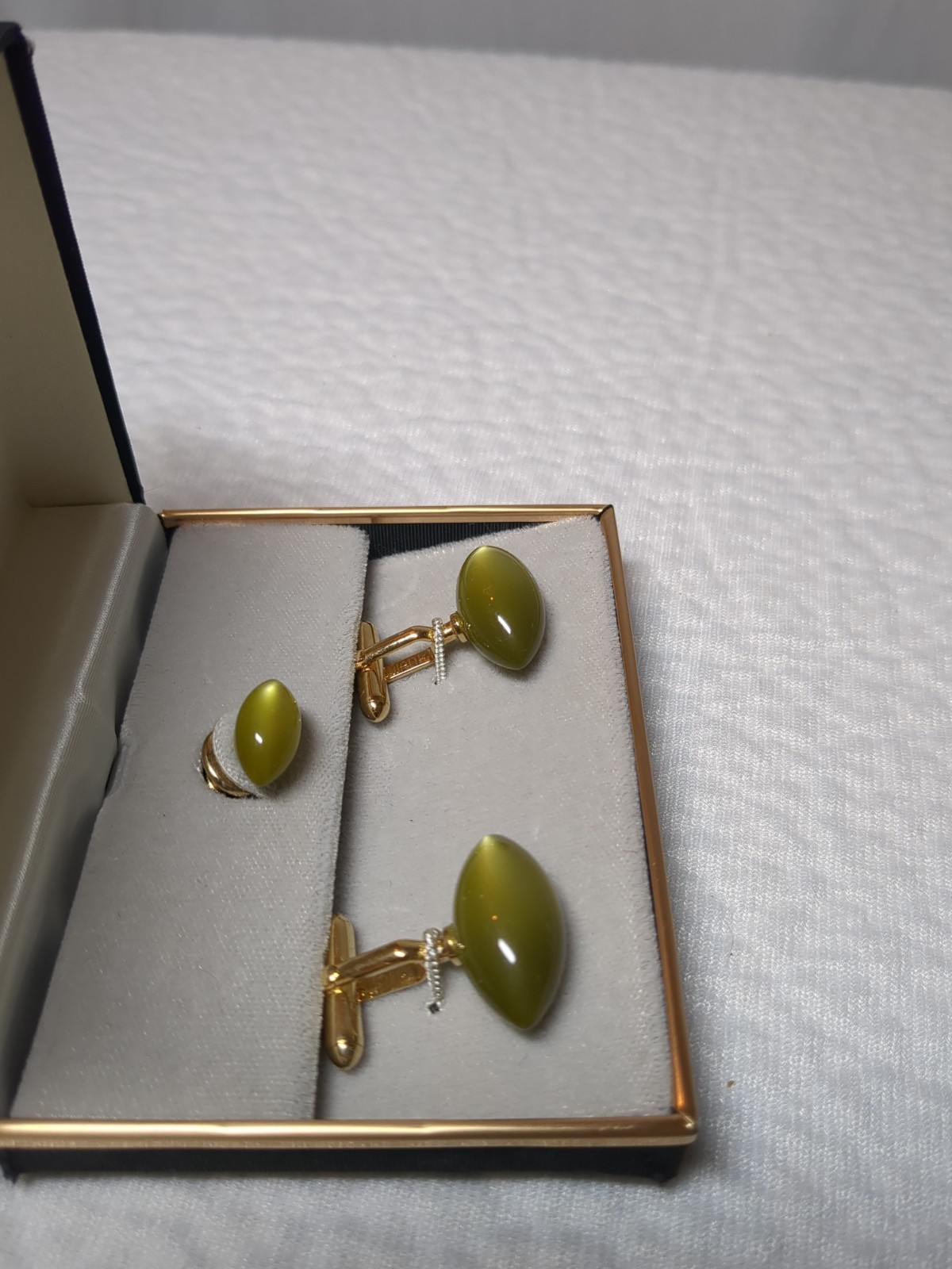 Vintage Swank Cat’s Eye Cufflinks Tie Tack Set Gold Tone Green Mid Century