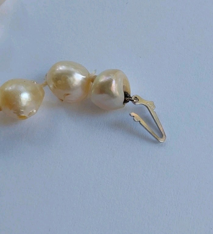 Vintage Baroque Champagne 16″ Ladies 8MM Pearl Necklace w/14KT Gold Clasp 31.6 G